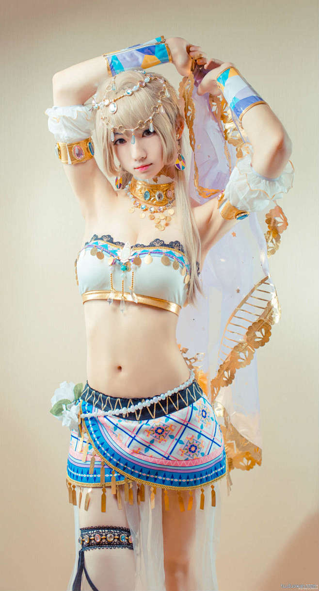 二次元美少女前凸后翘 天天Cosplay...