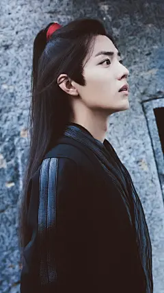 肖战超话 陈情令 | 肖战 × 魏无羡

壁纸截修 | 星尘是宇宙的披风，而你是宇宙中最美好的生命体@X玖少年团肖战DAYTOY

无水印「图️二改」

#肖战陈情令# | #肖战魏无羡# ​​​​