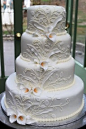 I love this wedding cake! Simple and beautiful.