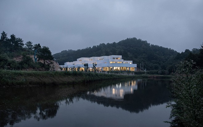 神山岭综合服务中心，河南 / 三文建筑 ...