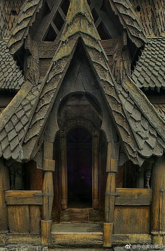 充满恶臭的长屋,到雕梁画栋的木板教堂,维京人民的建筑技巧与审美眼光