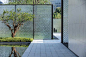 宁波中海学仕里 PRIVATE MANSION at Ningbo / PDS design 派澜设计事务所 :   派澜设计事务所：该项目毗邻鄞州大道，处于转角位置。设计沿用了宁波文化中对院落曲径的理解，构建本案的空间和流线体系。整体设计以“光影艺术馆”为主题贯穿始终。通过动线组织与空间穿插，形成三个光与影的主题空间；利用灯带、窥缝、微缩山水...
