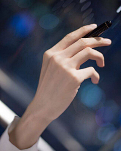 卷卷努力成仙采集到人体局部