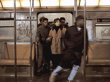 挤地铁的真实写照，血淋淋的啊！~~
