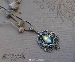 有哪些小众的原创珠宝首饰品牌 : 内容来自 手工珠宝设计 微博，已授权。排名不分先后。1.Kataoka日本轻奢珠宝品牌 帕拉伊巴仙气十足！ 2.Valeria Myrusso暗黑系首饰，融合了新艺术、花丝镶嵌、手工黏土等元素。设计师来自乌克兰。3.Lunarieen很出…