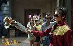 周星驰电影《美人鱼》曝邓超鱼水合欢海报 人鱼初现真容
