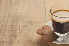 咖啡杯和饼干
