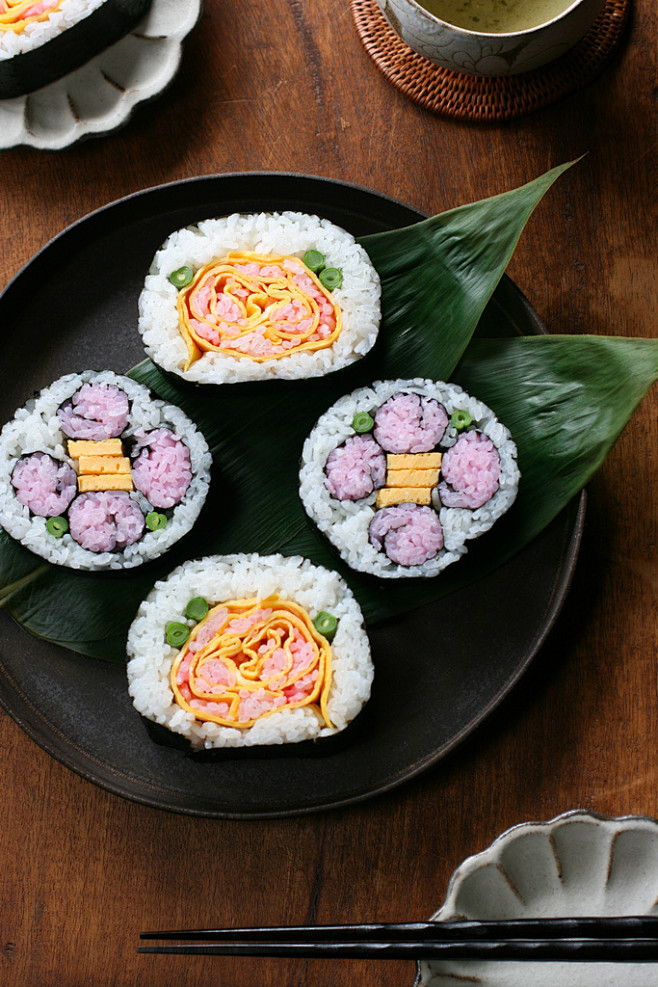 flower sushi rolls