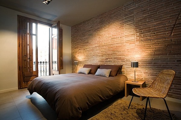 西班牙83平米暗色系温馨公寓装修效果图