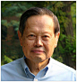 杨振宁，1922年10月1日生于安徽合肥，天秤座，理论物理学家。主要从事统计力学和对称原理、粒子物理研究，50年代，和R.L.米尔斯合作提出非阿贝尔规范场理论。1956年，与李政道合作提出弱相互作用中宇称不守恒定律，于1957年成为首次获得诺贝尔物理学奖的中国人。提出的杨-巴克斯特方程开辟了量子可积系统和多体问题研究新方向。