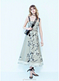 Dior以日本为主题，推出一套由成衣和配饰组成的胶囊系列。#RUNWAY潮拍# ​​​​