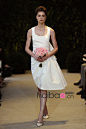精巧短款婚纱：2014春夏纽约婚纱周流行趋势解读 (5) ，新时尚主义新娘的选择