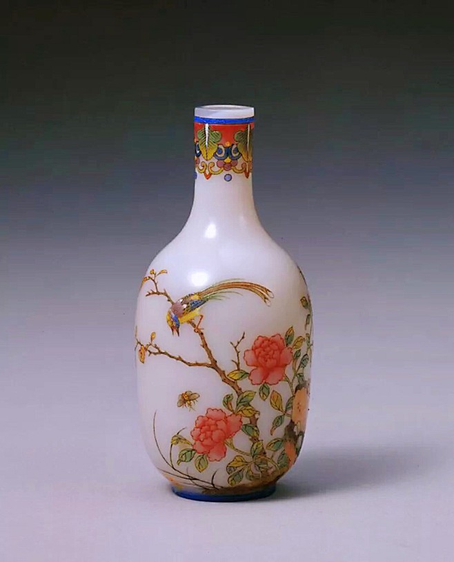 故宫博物院藏玻璃胎画珐琅花鸟小瓶