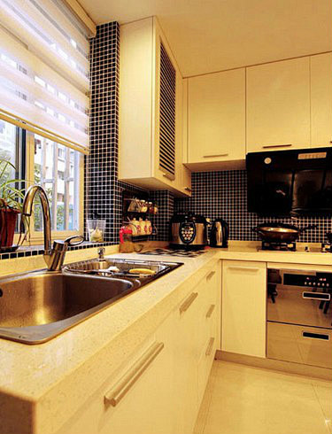 黑白搭配现代厨房装修效果图