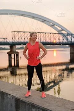 运动竞赛,早晨,信心,金色头发,河流,力量,栈桥码头,可爱的,训练,站