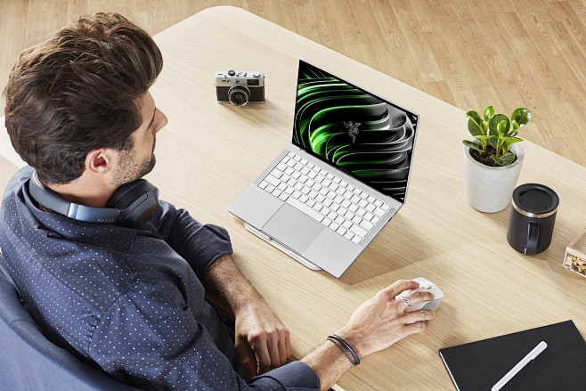 razerbook-gallery-15...