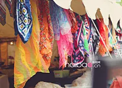 【图】和时尚达人一起逛旧货市场！中国超模刘雯领路Brimfield市场“淘货”游，雯子选衣眼光好，复古搭配更是美！_第3页_购物_海报时尚网