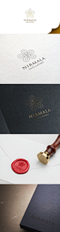 “Nirmala酒店和度假村”。 这种传统的标志设计，我们使用花卉主题，主要是深褐色的颜色：