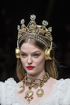 三天er采集到Dolce&Gabbana2019年春夏高级成衣时装发布
