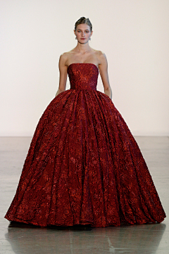 ˇ青城梦远采集到Badgley Mischka Fall 2018