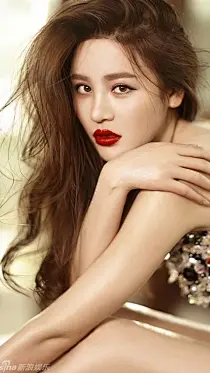 邱璐璠红唇性感写真手机壁纸_手机影视壁纸_四季图片