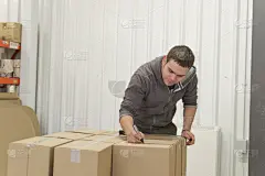 生产线,办公室,毡尖笔,仅男人,一个人,仅一个男人,英国,灌瓶室,盒子,制造业职位