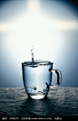 水杯水柱图片
