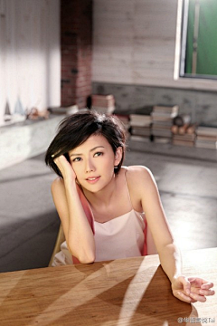 左耳的岚耳钉采集到L。----stefanie sun 燕姿