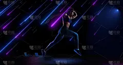 运动背景。跑者被隔离在黑色。戏剧性的魔术场景与陨落的霓虹灯。