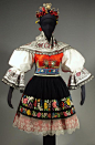 【车臣和斯洛伐克地区的女性传统服饰】来自一家主营东欧各民族服饰的网站easterneuropeanart.com/。网址： O网页链接 Ebay:Ohttp://www.ebay.com/itm/SLOVAK-FOLK-COSTUM... Ebay上能看到很多细节。 ​​​​
