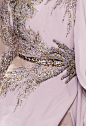 Elie Saab Haute Couture SS 2017 Detail┃通过这些手工刺绣于薄纱之上的珠片宝石，把服装本身变成一件精美绝伦的艺术品～ ​​​​