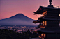 【难忘的时刻】我从东京搬到富士吉田，这是一座小城镇，但坐拥富士山的美景。这张照片摄于黄昏的魔幻时刻，Foveon X3感光元件在这个时段能发挥绝佳效果。 Photograph by Yuga Kurita  我喜欢看「国家地理每日精选」 http://dili.bdatu.com/down/ 