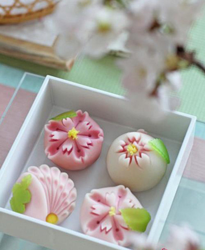 日式点心，樱花和果子。