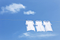 蓝色,家务劳动,干净,晾衣服,衣服_gic7016412_Three white t-shirts hanging from a clothesline against a blue sky_创意图片_Getty Images China