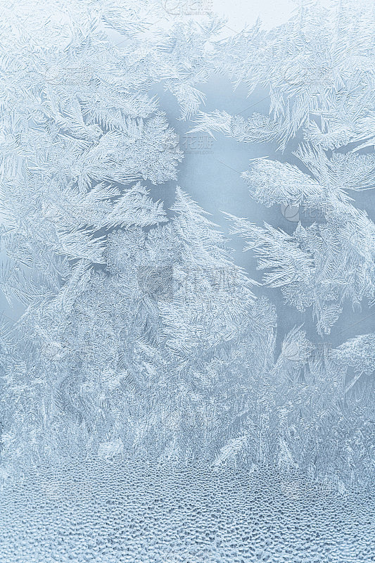玻璃上的冰霜图案作为背景