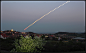 匈牙利上空的月食:上星期的日落后，一轮满月升起并照亮了匈牙利Balaton湖北岸Tihany村的春景。