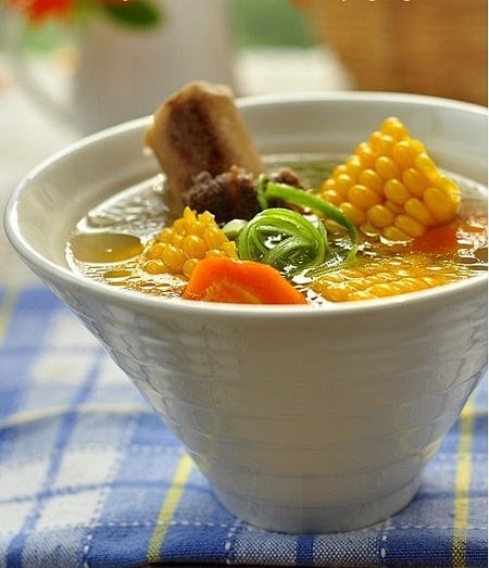 材料 猪骨 胡萝卜 葱 盐 料酒 玉米 ...
