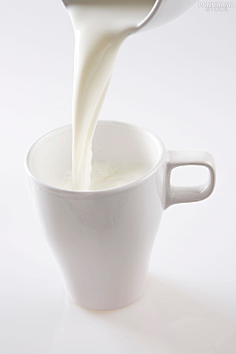 爱ღ与孤独采集到牛奶