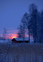 冬季日落在约恩苏，芬兰东部 