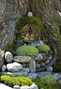 DIY Mini Gardens • Ideas & Tutorials! Including this gorgeous fairy garden by artist sally smith.:  #花园# #素材# #庭院# #创意#