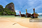 boats on the beautiful beach_创意图片