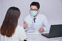 男医疗医生医务人员人物听诊面诊摄影图片