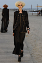 Chanel Resort 2010 Fashion Show : The complete Chanel Resort 2010 fashion show now on Vogue Runway.