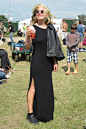 Hop Farm Festival 2012 - Street Style & Festival Fashion (Vogue.com UK)就是topshop的裙子 马丁靴 vintage jacket