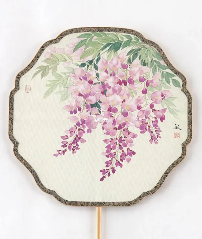 藤花 : 双面绢宫扇—没骨紫藤 紫藤挂云木 花蔓宜阳春 #画画 #国画 #画画的日常 #花卉 #没骨画 #国风-花瓣网