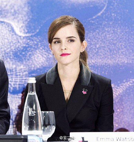 每次看Emma Watson穿正装都会感...