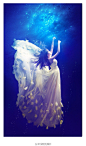 梦幻般的水中婚纱照~~蔚蓝的海水，飘逸的婚纱结婚的时候一定要去拍一组！！