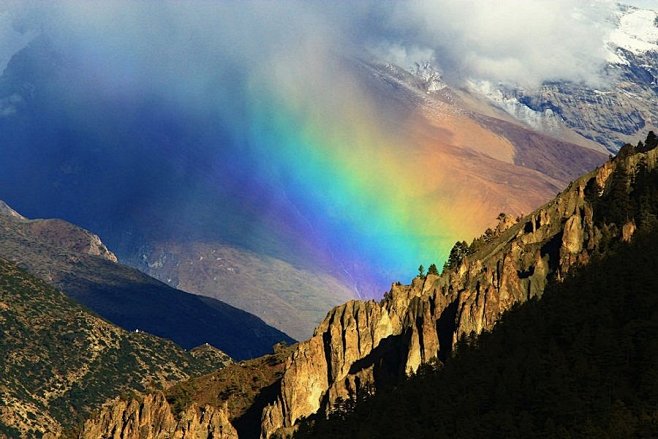 喜马拉雅山彩虹
这张照片是从尼泊尔的Kh...