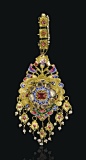 Colgante para el pelo Qajar de oro y esmaltado,