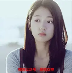 朴信惠霸气回归,胖妞成了骨感女神,太励志了! : 　　朴信惠，一个1990年韩国出生的平凡女孩，她没有的让人惊为天人的脸庞。 　　 　　但是她的圆脸看起来超级可爱，让人不由自主地喜爱起来。 　　 　　她没有8头身高挑纤瘦的身材，但她是小编心目中的微胖界女神。 